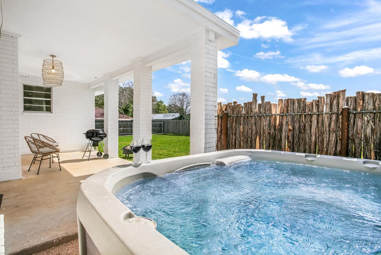 A Crystal Place Hot Tub And Fire Pit 1 Blk Off Main St Βίλα Φρέντερικσμπεργκ Εξωτερικό φωτογραφία